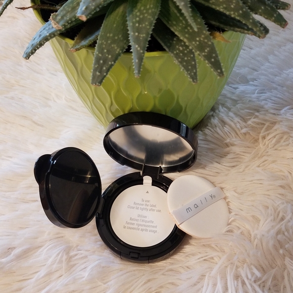 New mally flawless finish transforming effect foun